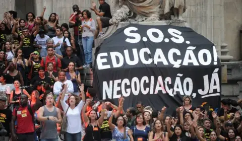 Paralisação de técnicos do ensino e professores deve envolver 1/3 dos servidores federais