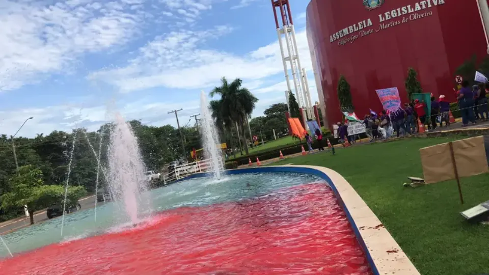 Deputado que comparou mulheres a vacas é alvo de protesto na Assembleia do MT