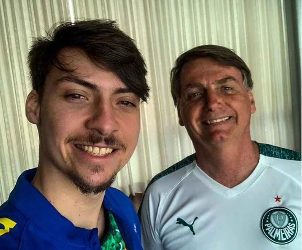 Filho do ex-presidente do Brasil, Jair Renan Bolsonaro, é acusado de falsidade ideológica e lavagem de dinheiro