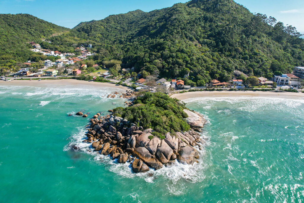 Praia da Conceição, em Bombinhas: um dos destinos turísticos mais importantes do Sul do Brasil (Foto: divulgação)