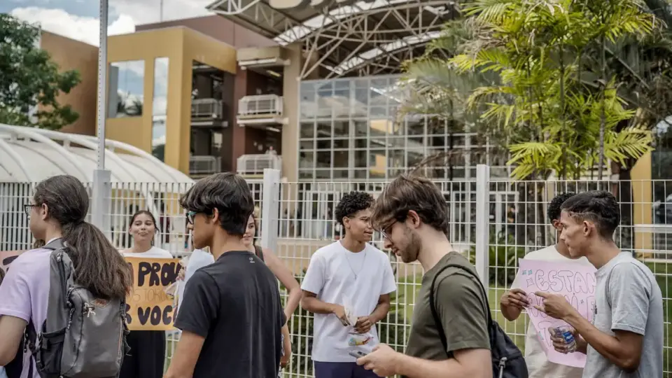 Pé-de-Meia: pagamento de bolsa para alunos do ensino médio começa dia 26