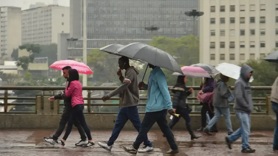 País pode ter grandes acumulados de chuva nas próximas semanas; veja a previsão do Inmet