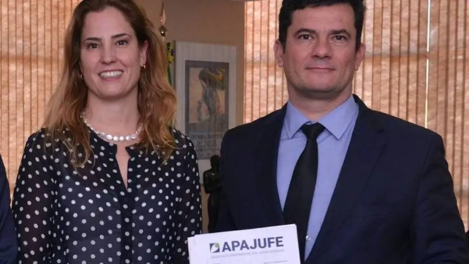 Gabriela Hardt e três desembargadores do TRF-4 são afastados pelo CNJ