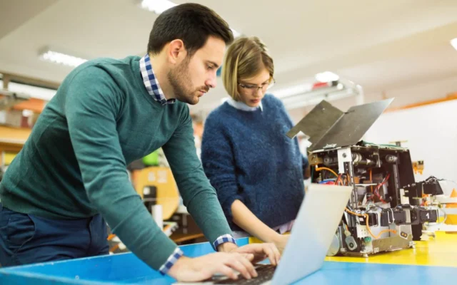 Veja 8 cursos técnicos para conseguir emprego e bom salário após os 40 anos