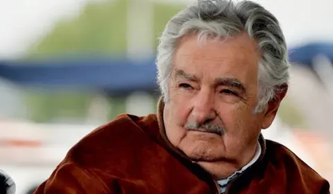 Personalidades brasileiras demonstram solidariedade a Mujica após anúncio de câncer