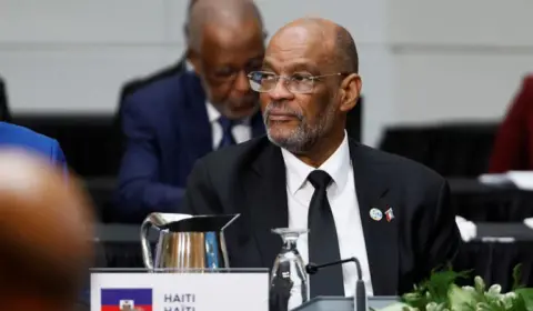 Primeiro-ministro do Haiti assina renúncia e conselho fará transição