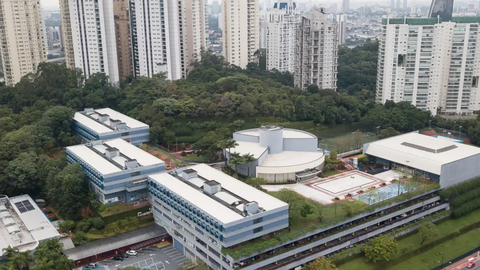 Entidades vão à Justiça contra segregação racial e social de bolsistas em colégio de SP