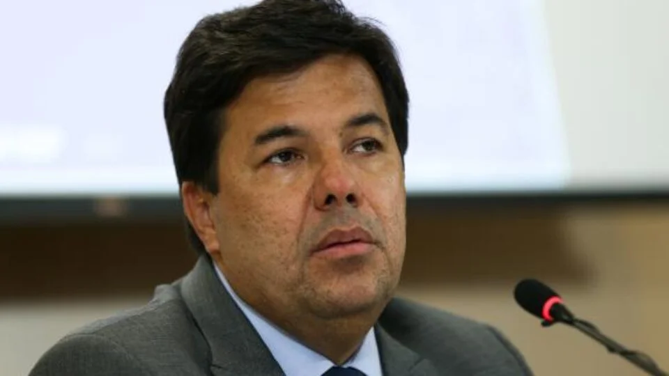 Deputado Mendonça Filho (União-PE) é autor do substitutivo do NEM. Texto recente da PL troca horas de estudo por trabalho