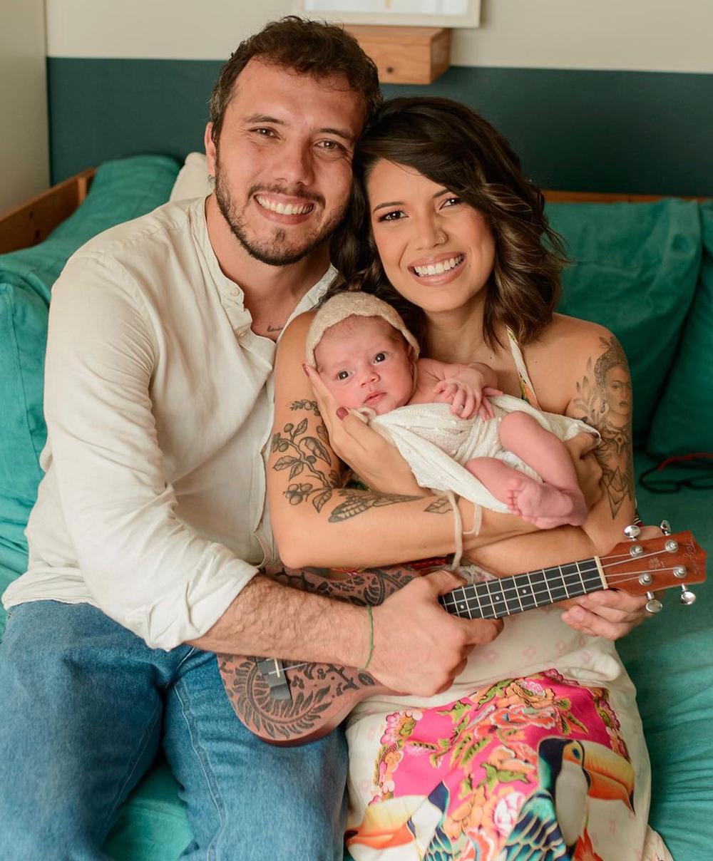 Thiago, sua companheira Lara e a pequena Teresa de quase 4 meses