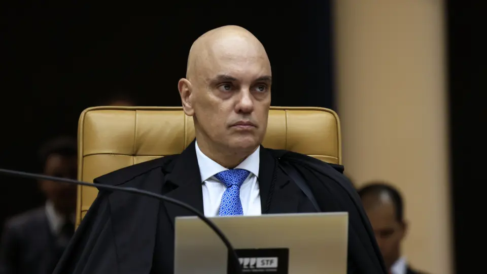 Moraes voltou atrás na censura em um caso sobre Lira, mas votou a favor em outro