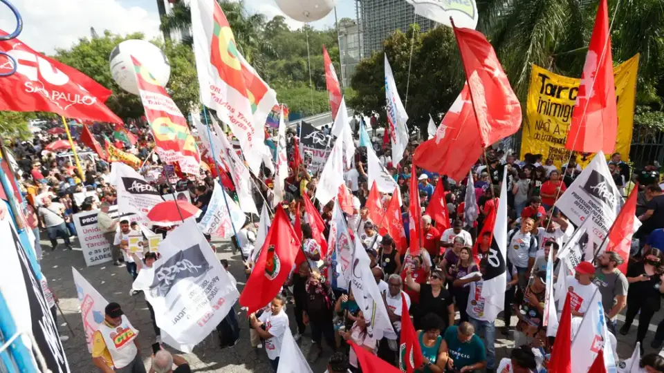 Greve de servidores federais da educação começa nesta quarta-feira