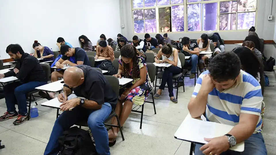 Estão abertas inscrições para o Encceja, para quem não concluiu Ensino Médio ou Fundamental