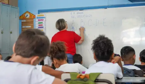 Novas regras: professor de SP receberá bônus se turma melhorar na sua disciplina