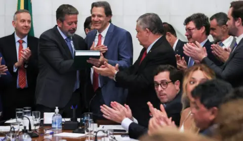 Haddad entrega ao Congresso regulamentação da reforma tributária