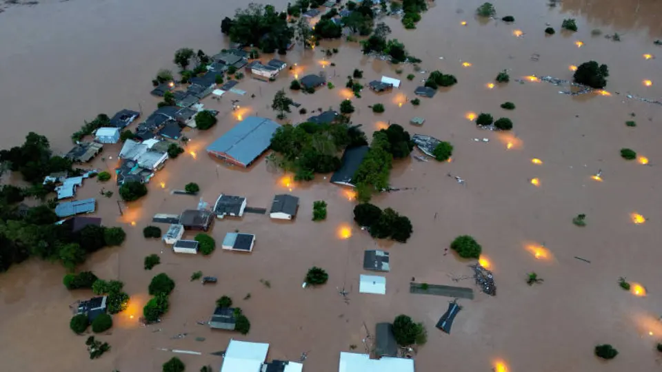 RS: Inmet emite alerta vermelho com previsão de tempestade nesta segunda-feira