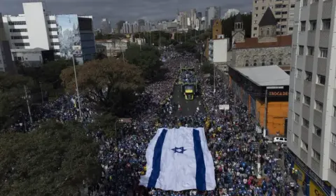 Com discurso de Nunes e carta de Lula, Marcha para Jesus vai às ruas de SP com bandeira de Israel