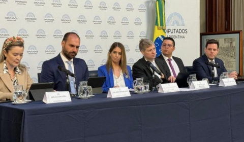 Deputados bolsonaristas vão à Argentina e pedem asilo político para foragidos do 8/1