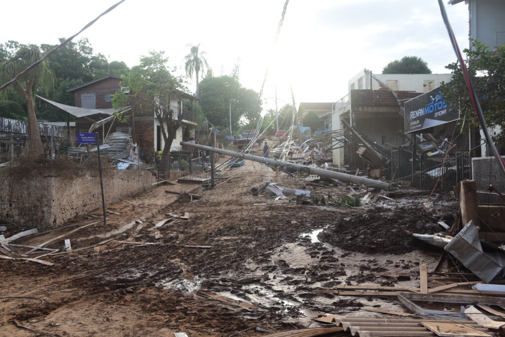 Destruição causada pelos temporais e enchentes em Cruzeiro do Sul (Diogo Zanatta/ICL Notícias)