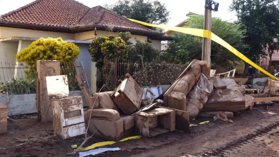 Governo federal anuncia Pix de R$ 5.100 a famílias afetadas pelas enchentes no RS