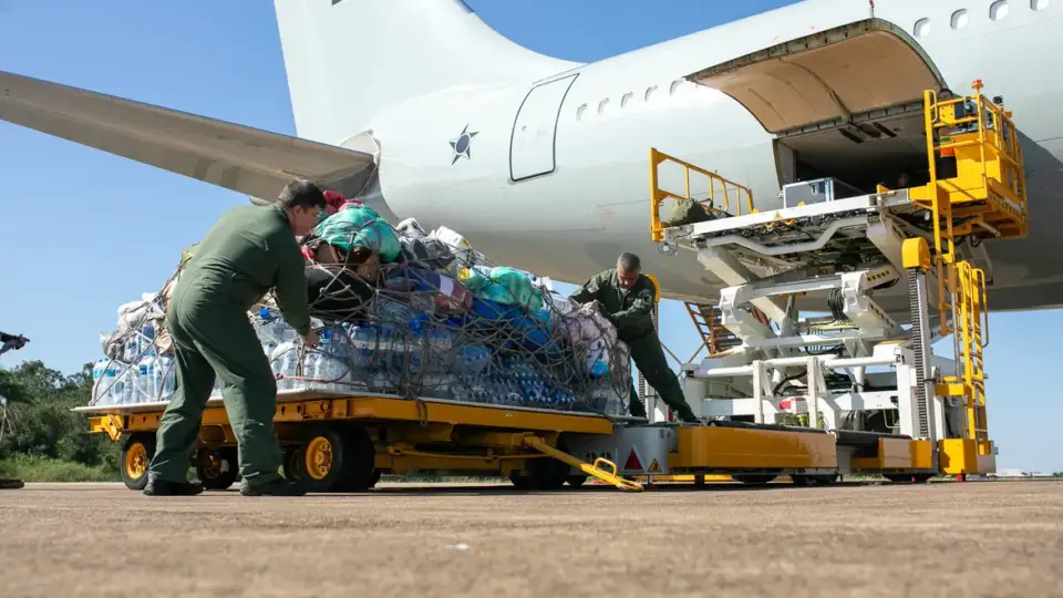 Governo cria malha aérea emergencial para atender ao Rio Grande do Sul