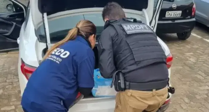 Agentes da Defesa Civil foram afastados temporariamente por suspeita de desvios de doações (Foto: MP/RS)