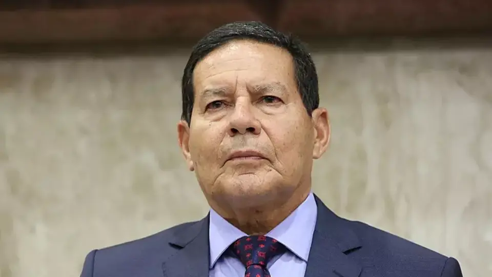 Mourão diz por que não ajudou vítimas da enchente no RS: ‘Não vejo como minha função’