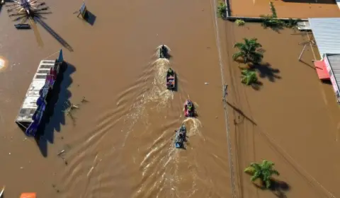 No maior abrigo de cidade devastada no RS, 6 mil pessoas que perderam tudo