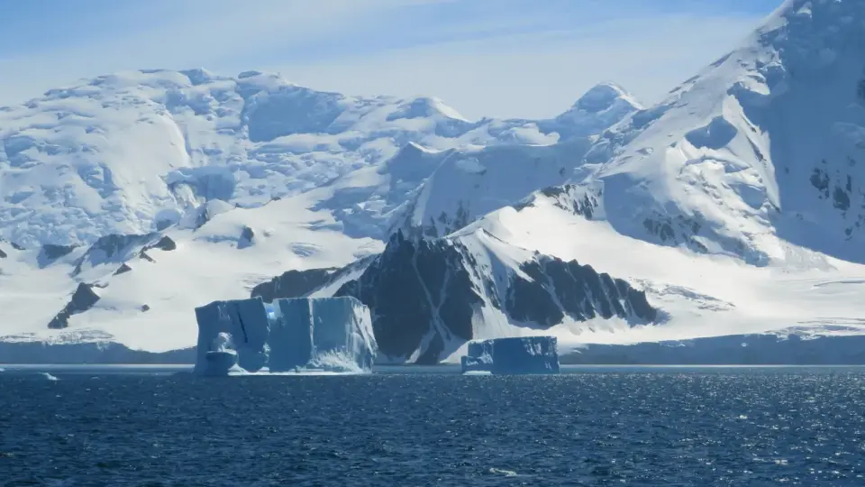 Temperatura dos oceanos em 2023 foi a mais quente da história