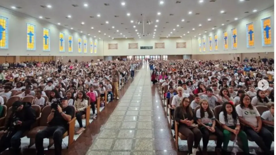 Atividade em igreja e afastamento de professora expõem educação de SC