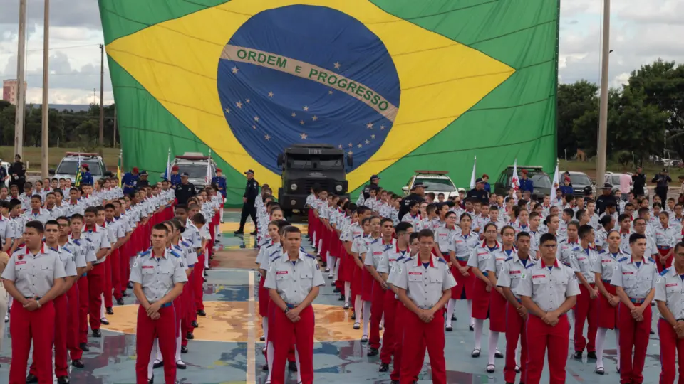 Mães acusam Colégio Militar do DF de expulsar alunos neurodivergentes