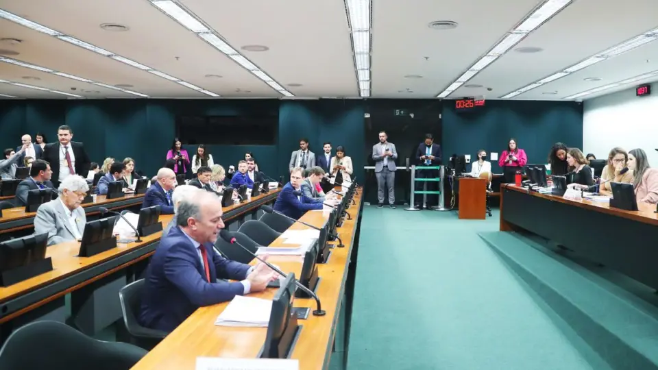 CCJ aprova incluir na Constituição criminalização do porte de drogas