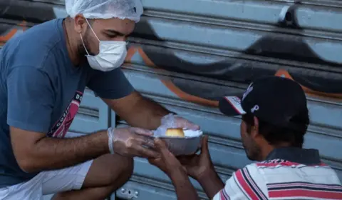 Projeto de lei de SP que prevê multa para doações de comida é suspenso