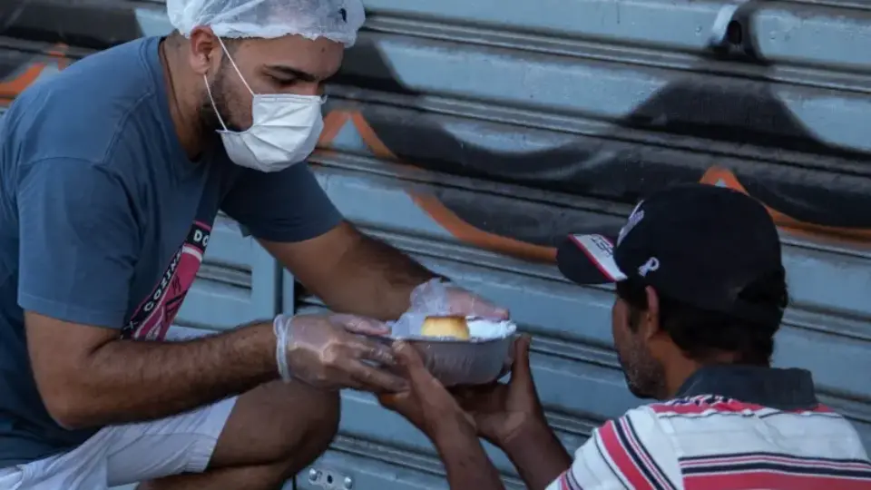 Projeto de lei de SP que prevê multa para doações de comida é suspenso