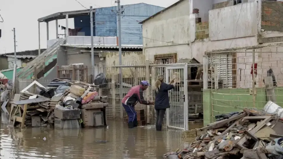 Temporais e granizo atingem interior gaúcho e rios sobem na Grande Porto Alegre