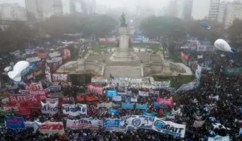 Governo Milei reprime protestos contra arrocho durante votação da Lei de Bases