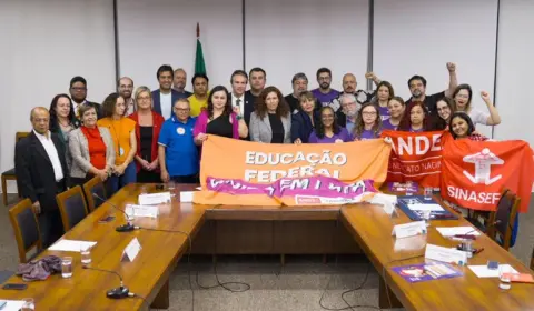 Governo e entidades assinam acordo que põe fim à greve da educação federal e fixam data de volta às aulas