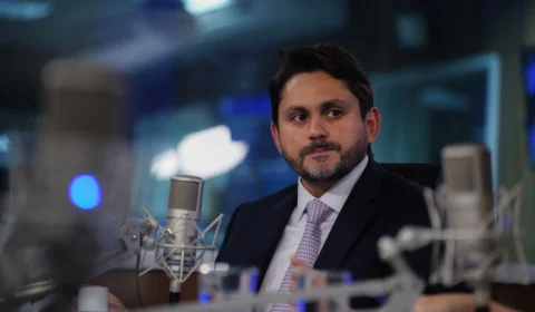 PGR denuncia ministro das Comunicações por corrupção passiva
