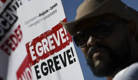 Universidades federais começam a abandonar greve, contrariando sindicato