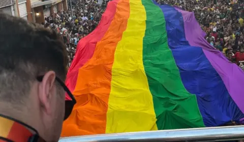 Com música e alegria, Parada LGBT+ de SP chama atenção para a política