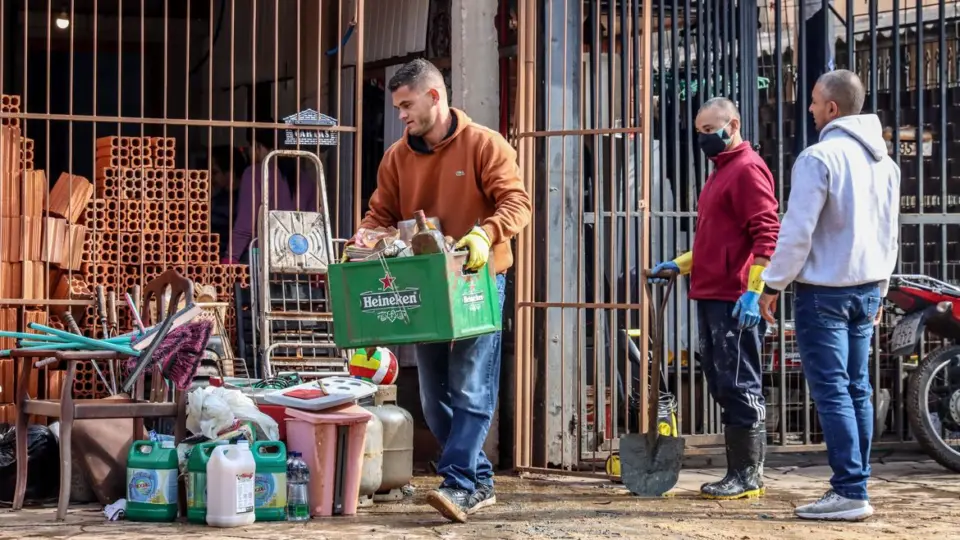 Enchentes paralisaram 63% das indústrias gaúchas, revela pesquisa