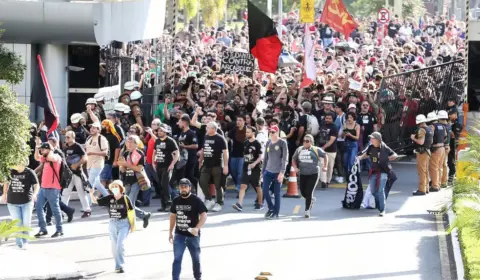 Deputados do Paraná decidem hoje sobre privatização de escolas proposta por Ratinho Jr.