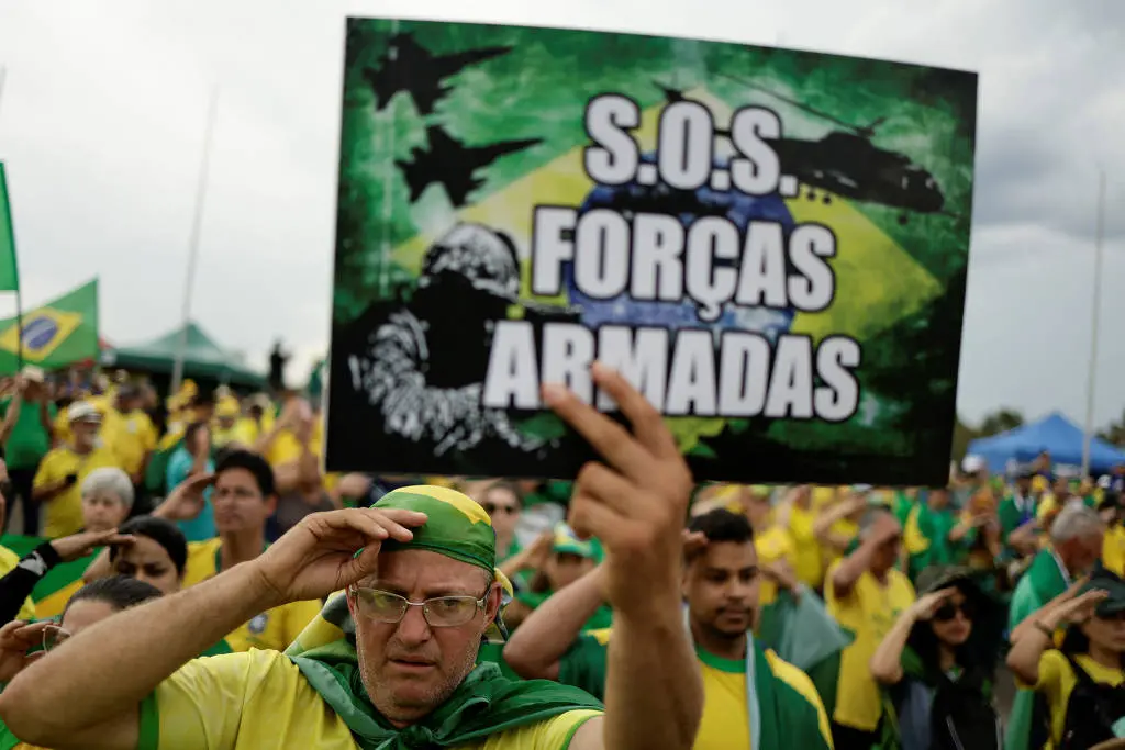 Apoiadores do ex-presidente Jair Bolsonaro se reuniram em frente a Quartéis do Exército para protestar contra o resultado das eleições e pedir pela Intervenção das Forças Armadas. Crédito: Folha de S. Paulo