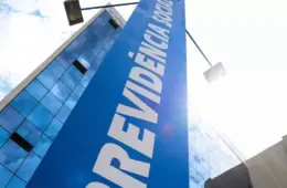Em 2025 haverá ajuste na idade para pedir aposentadoria