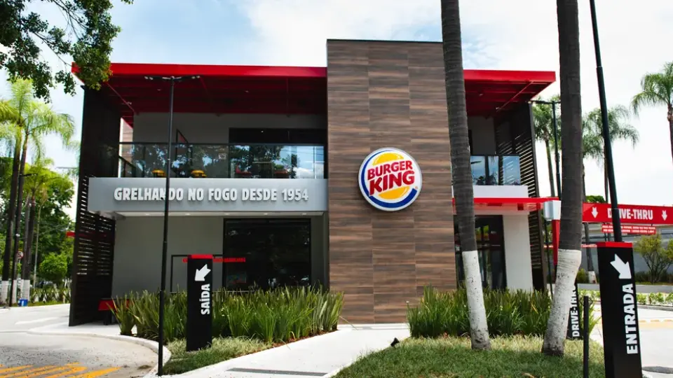 Justiça obriga Burguer King a fornecer alimentos saudáveis a funcionários