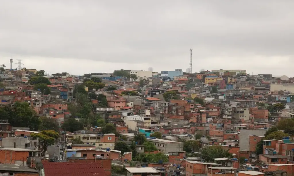 As favelas são exemplos da desigualdade brasileira e um dos grandes desafios para a universalização do saneamento básico. Crédito: Rovena Rosa/ Agência Brasil