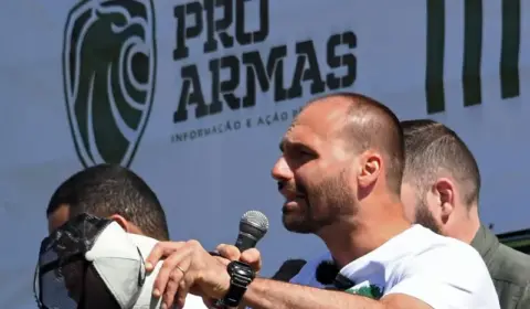 Dossiê revela método de curso criado por Eduardo Bolsonaro