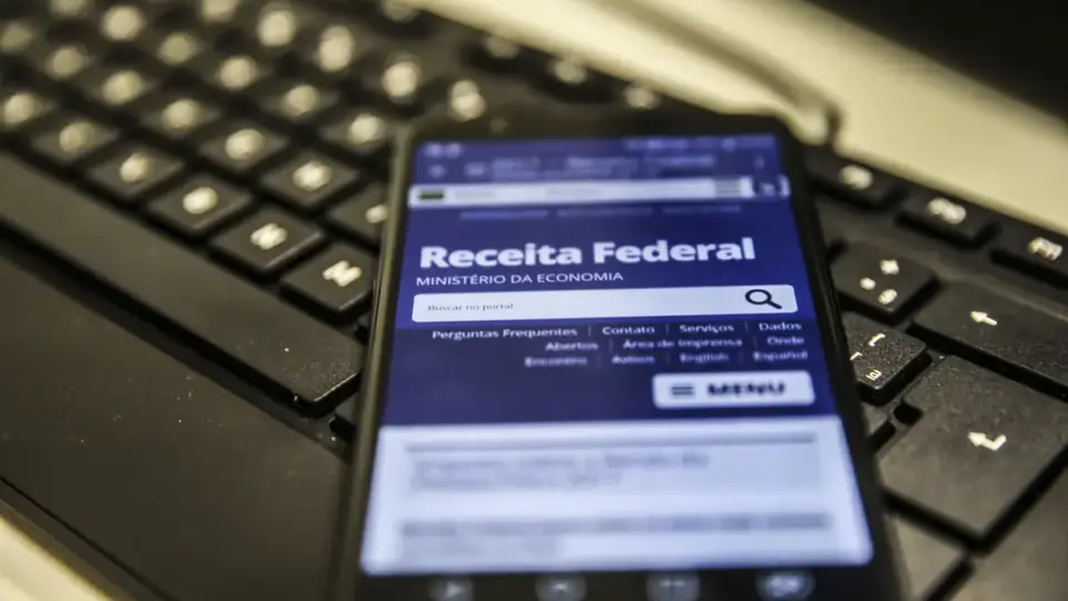 Governo ignora prazo e acordo com movimentos, e engaveta reforma do Imposto de Renda