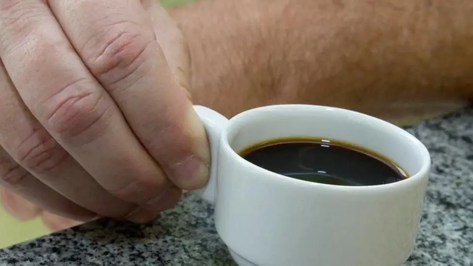 Estudo revela que cafeína pode ajudar no combate ao Alzheimer