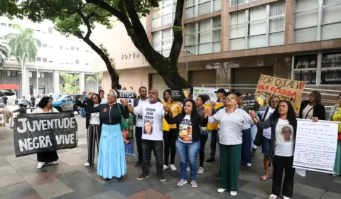 Família de João Pedro protesta contra decisão que absolveu policiais