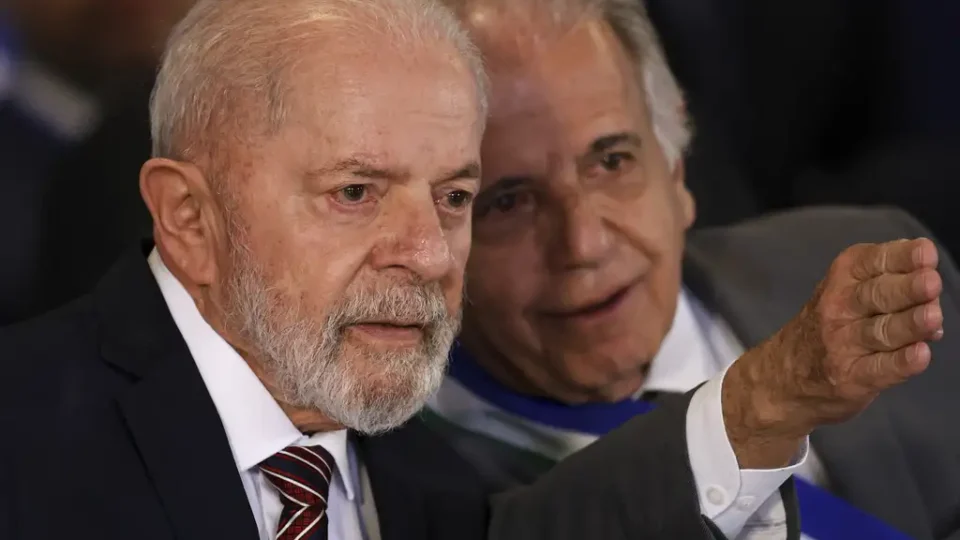 Lula diz que Forças Armadas não devem atuar em nome de ideologia ou pretensões políticas